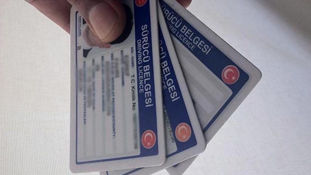 Eski tip ehliyet dönemi kapandı: Yenilemeyenler 7 bin 438 lira ödeyecek