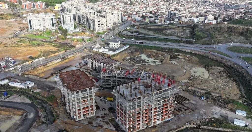 İzmir Büyükşehir’den Uzundere kentsel dönüşümünde hukuki uyarı