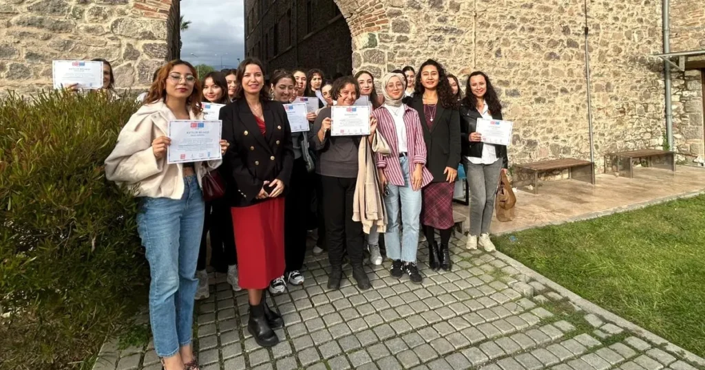 İzmirli kadınlar dijital dünyada güçleniyor