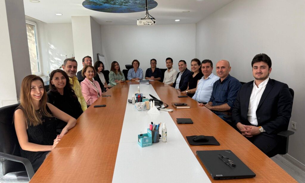 İstanbul Eczacı Odası Yeni Yönetimi Mazbatasını Aldı