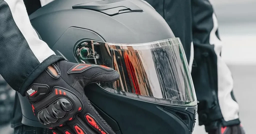 Motosiklet ve bisiklet sürücülerine eldiven ve gözlük zorunluluğu!