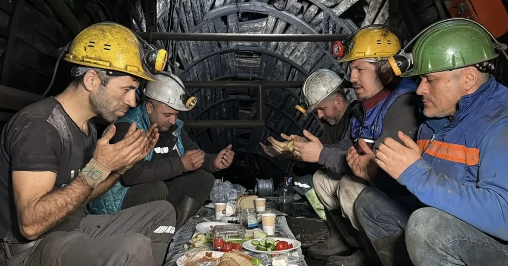 Maden işçileri yerin 120 metre altında ilk sahurlarını yaptı