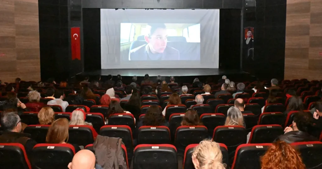 Ödüllere doymayan “Tavşan İmparatorluğu” izleyiciyle buluştu